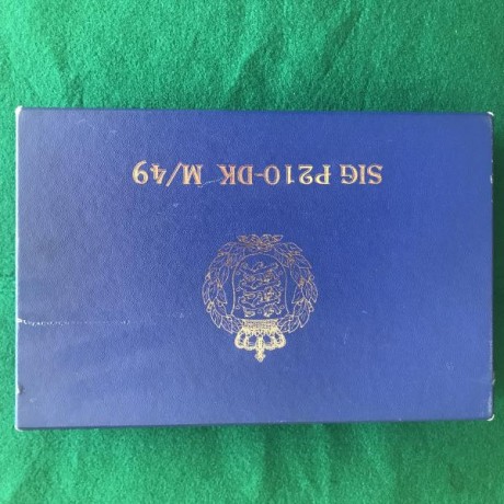 SIG P-210 Ejercito Danés estado impecable, tambien tiene cachas de madera.

El arma está en Madrid si 02