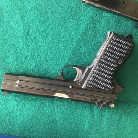 SIG P-210 Ejercito Danés estado impecable, tambien tiene cachas de madera.

El arma está en Madrid si 00