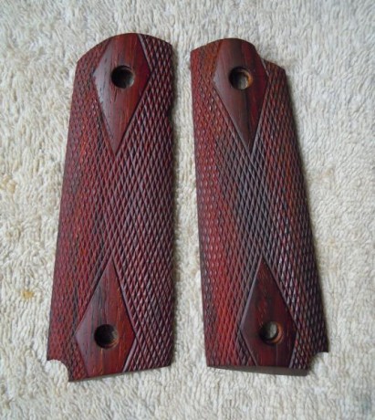 Vendo cachas para pistolas Colt 1911, y todos sus clones, en madera exótica de cocobolo.
-Picadas a 18 00