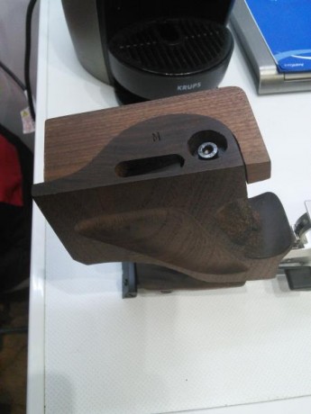 Vendo esta empuñadura original talla M, esta en perfectas condiciones.
Es para el modelo LP10, no es EVO 01