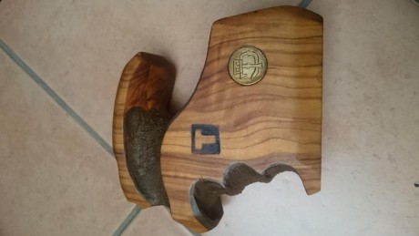 Buenas, vendo cacha mediana para pistola Match Guns MG2E, en olivo, totalmente nueva, hecha por Tamargo.
155 00