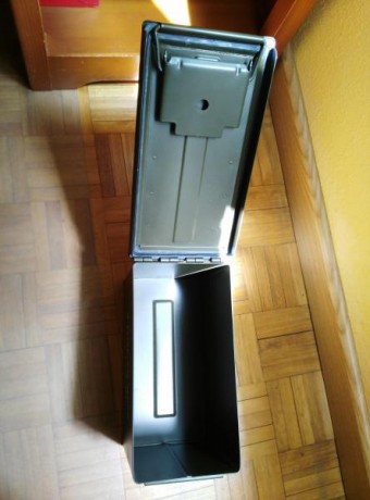 Tipica caja de muncion con cierres estancos. En buen estado. Se encuentra en madrid 00