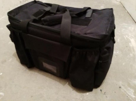 Se vende bolsa de transporte militar/policial ideal para guardar accesorios para el tiro, esta en muy 02