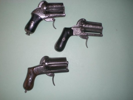 Vendo tres avisperos sistema Lefaucheaux inscritos en el libro de coleccionista, calibre 7 mm. 

El primero 00