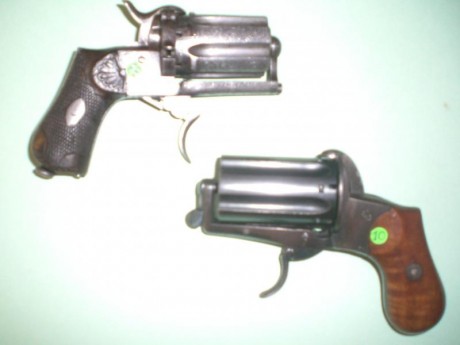 Vendo dos avisperos Lefaucheaux inscritos en el libro de coleccionista calibre 9 mm. 

El primero es un 01