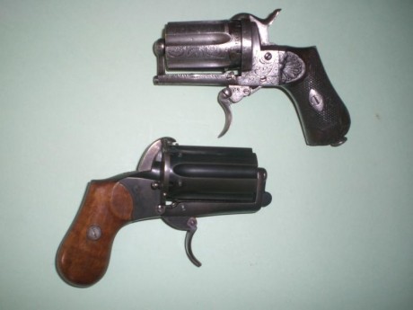 Vendo dos avisperos Lefaucheaux inscritos en el libro de coleccionista calibre 9 mm. 

El primero es un 00