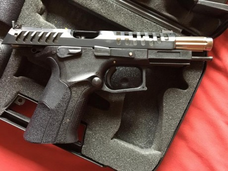 Buenas,

vendo pistola X-Calibur GRAN POWER K100. 

Prácticamente sin uso y está nueva.

La pistola se 01