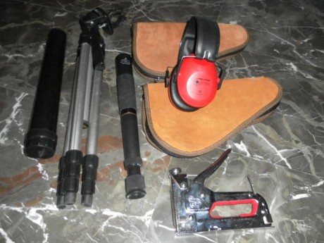 vendo equipo para tiro que ya no utilizo , cascos peltor plegables en buen estado 15€ catalejo russo con 02
