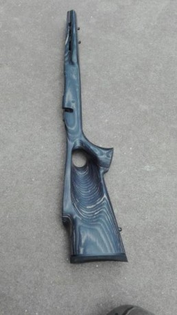 Un buen amigo que no usa foros me ha pedido que le ponga el anuncio de venta de su hermosa culata de rifle 02