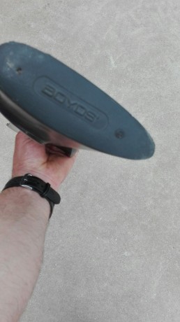 Un buen amigo que no usa foros me ha pedido que le ponga el anuncio de venta de su hermosa culata de rifle 01