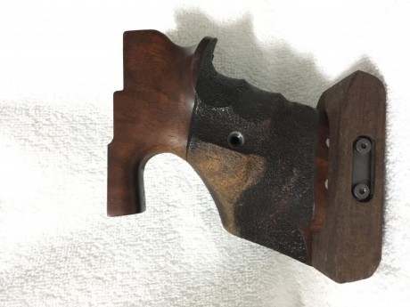 Vendo cacha para pistola Feinwerkbau AW93, 100€ con traslado dentro de la peninsula - esta como el primer 02