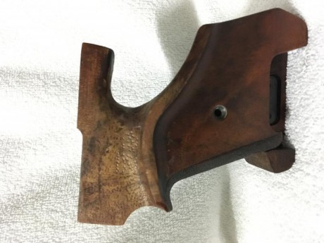 Vendo cacha para pistola Feinwerkbau AW93, 100€ con traslado dentro de la peninsula - esta como el primer 01