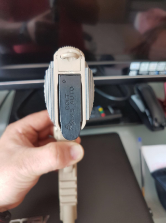 Hola a todos los compañeros,un amigo me pide que le ponga en venta esta pistola,no tendra mas de 100 o 42