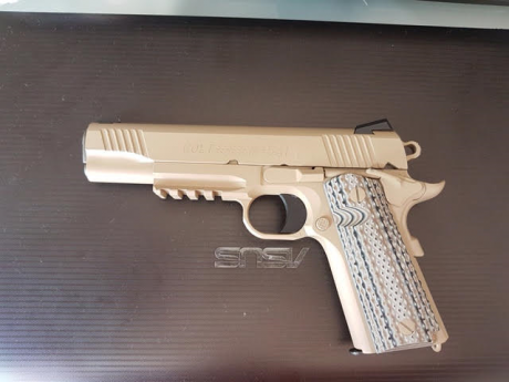 Hola a todos los compañeros,un amigo me pide que le ponga en venta esta pistola,no tendra mas de 100 o 40