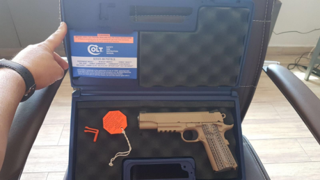 Hola a todos los compañeros,un amigo me pide que le ponga en venta esta pistola,no tendra mas de 100 o 60