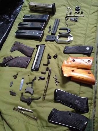 Muelles c/guía GLOCK(origen)(2)....….........20€
Tapilla cargador GLOCK (origen).................10€
Reten 02