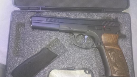 Vendo por no usarla ,esta practicamente nueva,ni 500 disparos,con su maletin original,al completo,instrucciones,etc,etc 31