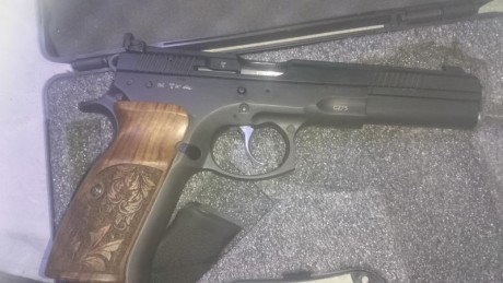 Vendo por no usarla ,esta practicamente nueva,ni 500 disparos,con su maletin original,al completo,instrucciones,etc,etc 30