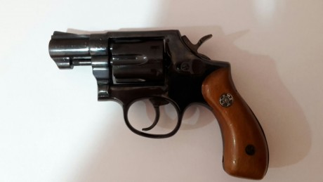 En venta excelente revolver marca LLama de dos pulgadas y seis recamaras del calibre 38 spl.
Para licencias 00