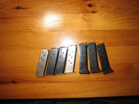 Hola. Se vende lote de 7 cargadores. Los dos  inox. con la tapa burilada. 120€ portes incluidos a la península. 02