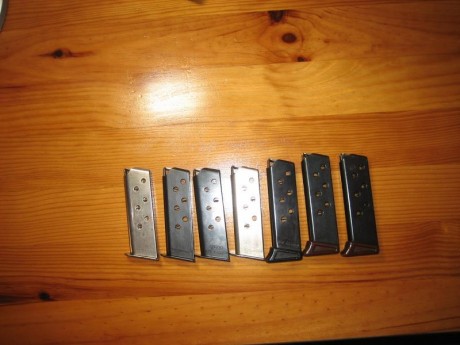 Hola. Se vende lote de 7 cargadores. Los dos  inox. con la tapa burilada. 120€ portes incluidos a la península. 01