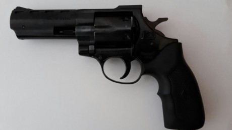 En venta revolver alemán marca Weihrauch modelo Arminius HW38 del calibre 38 spl y tambor de 6.
Con cachas 00
