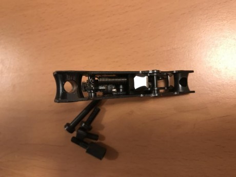 Vendo piecerio disparador carabina Walter UIT Running Boar. Cola de diaparador regulable en posicion.
Precio 00