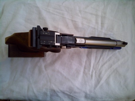 Pongo en venta mi FWB AW93, versión ligera.
El arma está en perfecto estado, va incluido maletín original, 00