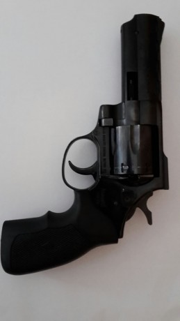 En venta revolver alemán marca Weihrauch modelo Arminius HW38 del calibre 38 spl y tambor de 6.
Con cachas 10