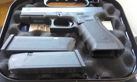 Hola a todos. 

Vendo pistola Glock modelo 22 4ª Generación.

Cal. .40s&w, lomos intercambiables.

Muy 01