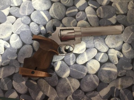 revolver weihrauch calibre 32 Con muy poco uso menos de 300 disparos como nuevo con su maletín original 02
