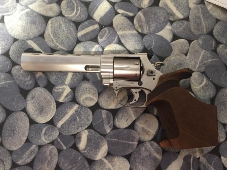 revolver weihrauch calibre 32 Con muy poco uso menos de 300 disparos como nuevo con su maletín original 01
