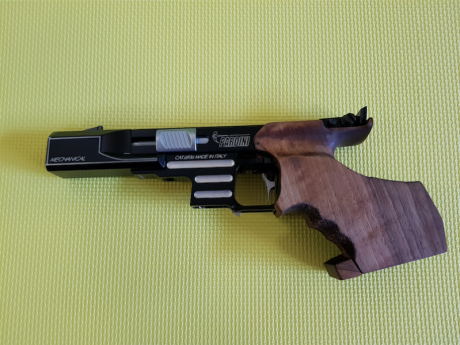 Vendo esta pistola por dejar la modalidad de standard.

La pistola está en un magnifico estado de conservación. 01