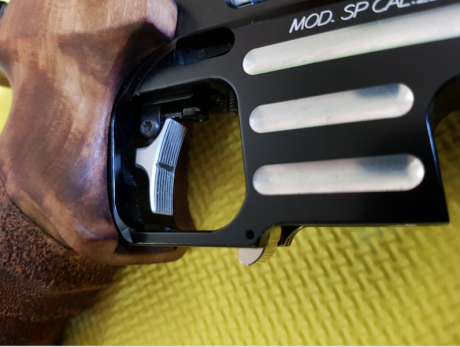 Vendo esta pistola por dejar la modalidad de standard.

La pistola está en un magnifico estado de conservación. 11