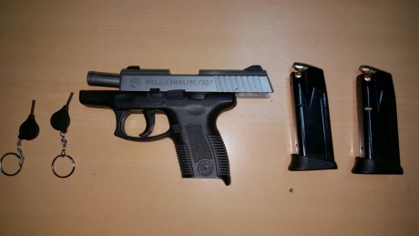  TAURUS MILLENIUM PRO PT111 "SILVER" 9MM 

INCORPORA:
2 x Llave de seguro.
2x Cargadores de 02