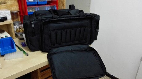 Bolsa de tiro para llevar todo lo necesario. 
Es perfecta para ipsc, tiene un bolsillo con compartimentos 01