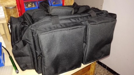 Bolsa de tiro para llevar todo lo necesario. 
Es perfecta para ipsc, tiene un bolsillo con compartimentos 00