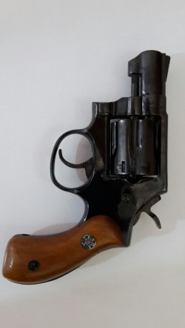 En venta excelente revolver marca LLama de dos pulgadas y seis recamaras del calibre 38 spl.
Para licencias 30