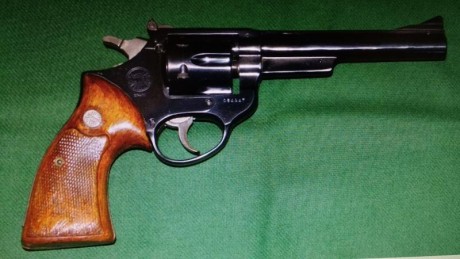 Se vende revólver Astra modelo 960, calibre 357 Magnum. Prácticamente nuevo. Solo usado para defensa, 01