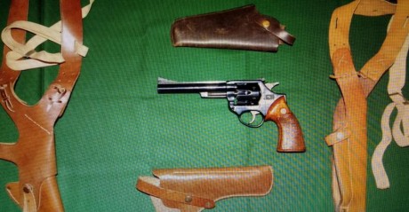Se vende revólver Astra modelo 960, calibre 357 Magnum. Prácticamente nuevo. Solo usado para defensa, 00