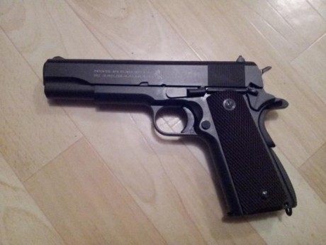:| 

Pues  un compañero me ha pedido que le busque una pistola de Airsoft. Su presupuesto es de unos 80-90€.

Me 30
