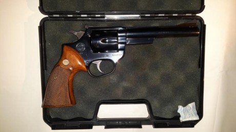 Saludos, 
 Vendo Astra 357 en 6 pulgadas, el arma está en muy buen estado, ha sido muy cuidada. 
 Precio 01