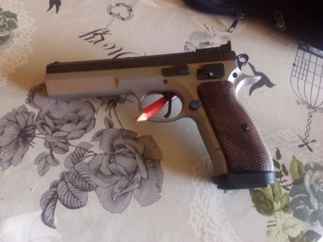 De un compañero se vende esta cz 9mm 
Guiada en F
Provincia de alicante

Precio 800€

Para mas informacion 00