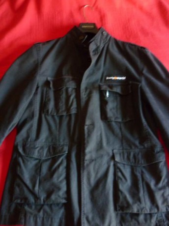 Pues se ha puesto a hacer limpieza mi mujer y pongo en venta estas chaquetas.
Chaqueta tipo M65 de Springfield, 02