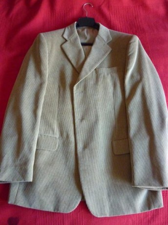 Pues se ha puesto a hacer limpieza mi mujer y pongo en venta estas chaquetas.
Chaqueta tipo M65 de Springfield, 01