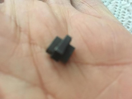 Vendo punto de mira original es el de serie
de pistola  Infinity Scepter
Precio 25 €
Tengo este tambien 02