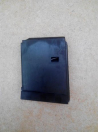 Hola, vendo un cargador nuevo de 10 tiros para AR-15 ( para colección ) , es de la marca MWG. Está en 10