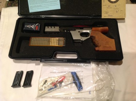 Vendo PISTOLA Walther  GPS EXPERT calibre 22 con 2 cargadores, Kit completo y maletín . También el carro 01