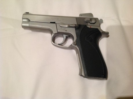 VENDO PISTOLA SMITH&WESSON 5906 calibre 9mm parabelum en perfecto estado. Ha disparado muy pocas veces. 01