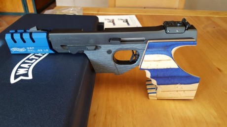 Hola vendo walther expert del 22 sin estrenar ni un solo tiro con su maletin y accesorios talla M 
Comprada 01